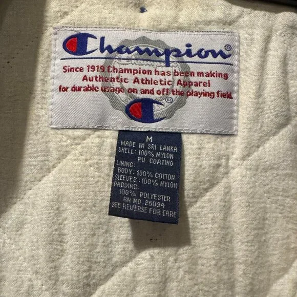 **Official Licensed Champion NY Giants Vintage Stadium Jacket – Size Medium**